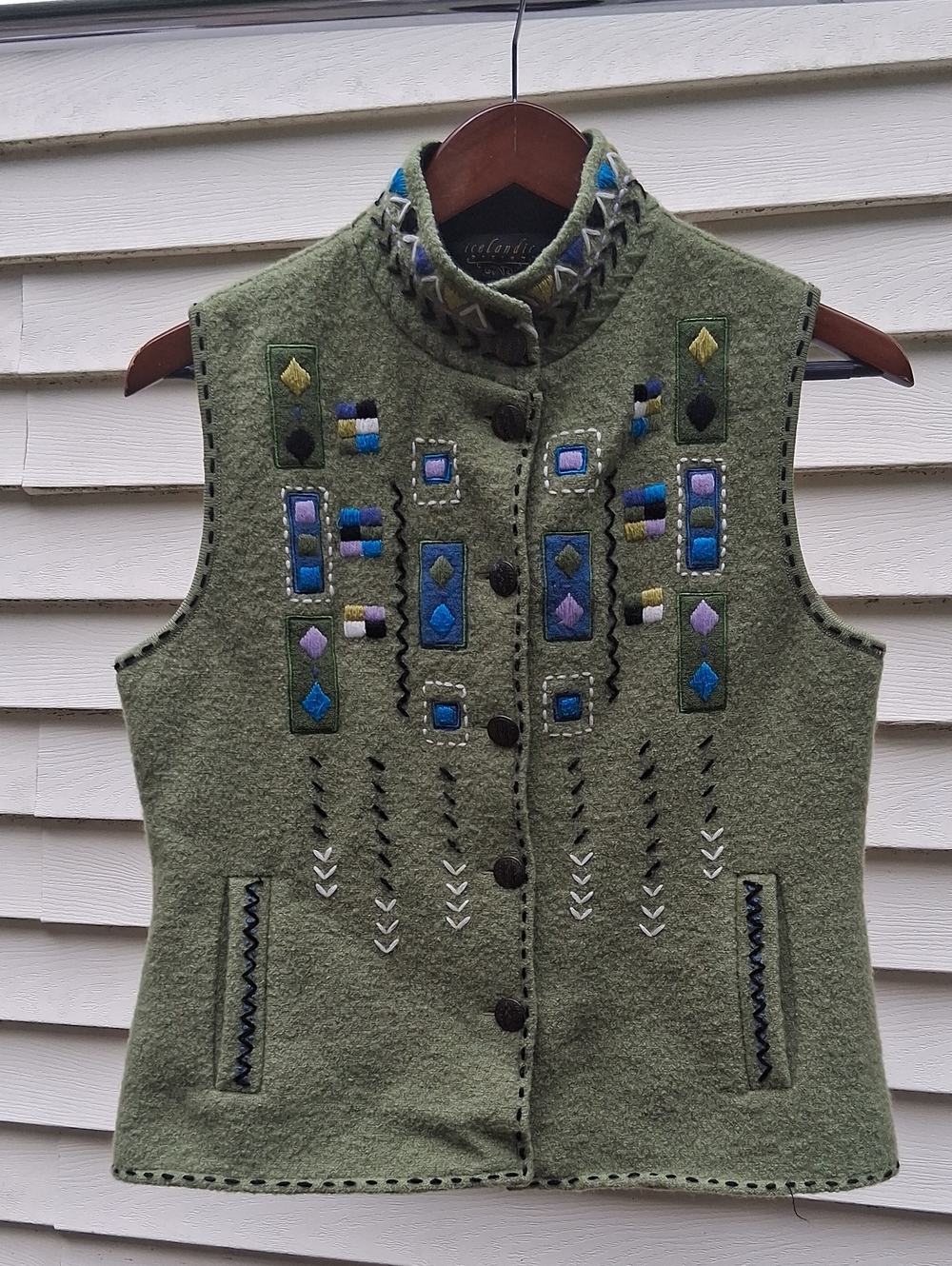 Icelandic Designs 100% Wool Embroidered Vest Size Small